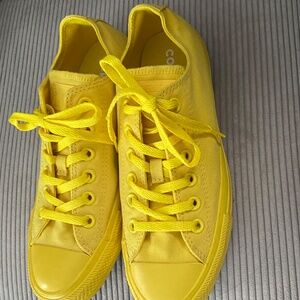 “Black Friday Deal” Rare yellow Converse low tops